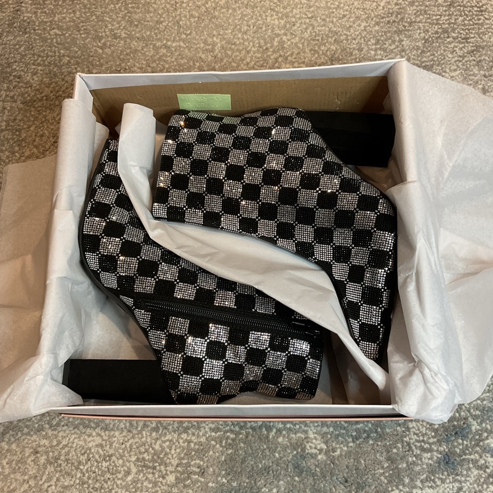 Wild Pair Ingridd Black & White Checkered Rhinestone Booties - Size 7 (NIB) - Picture 15 of 16